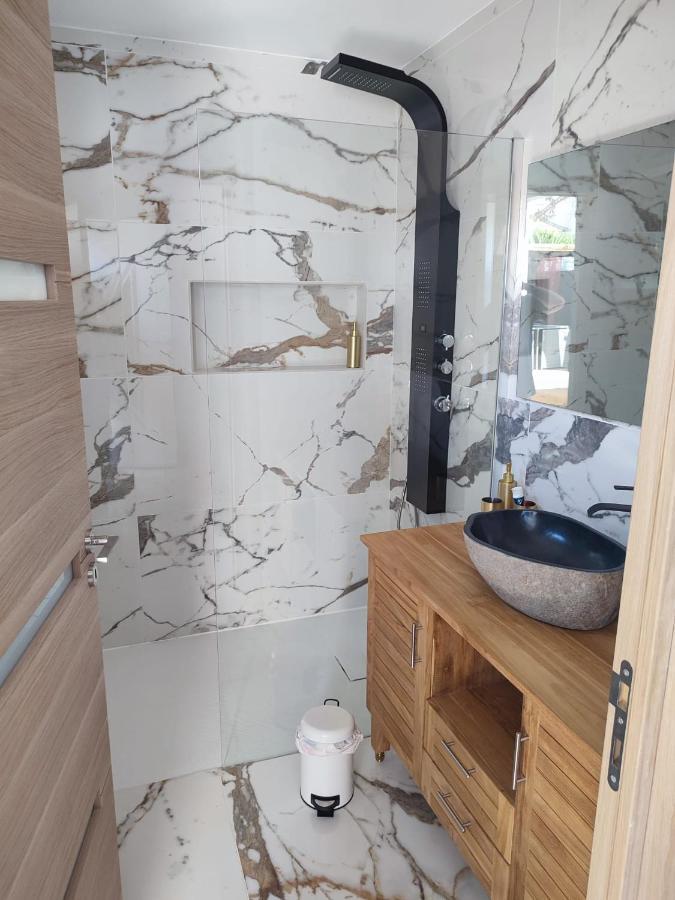 Magnifique Appartement 2 Chambres Avec 50 M2 De Jardin Privatif ラ・クロ エクステリア 写真