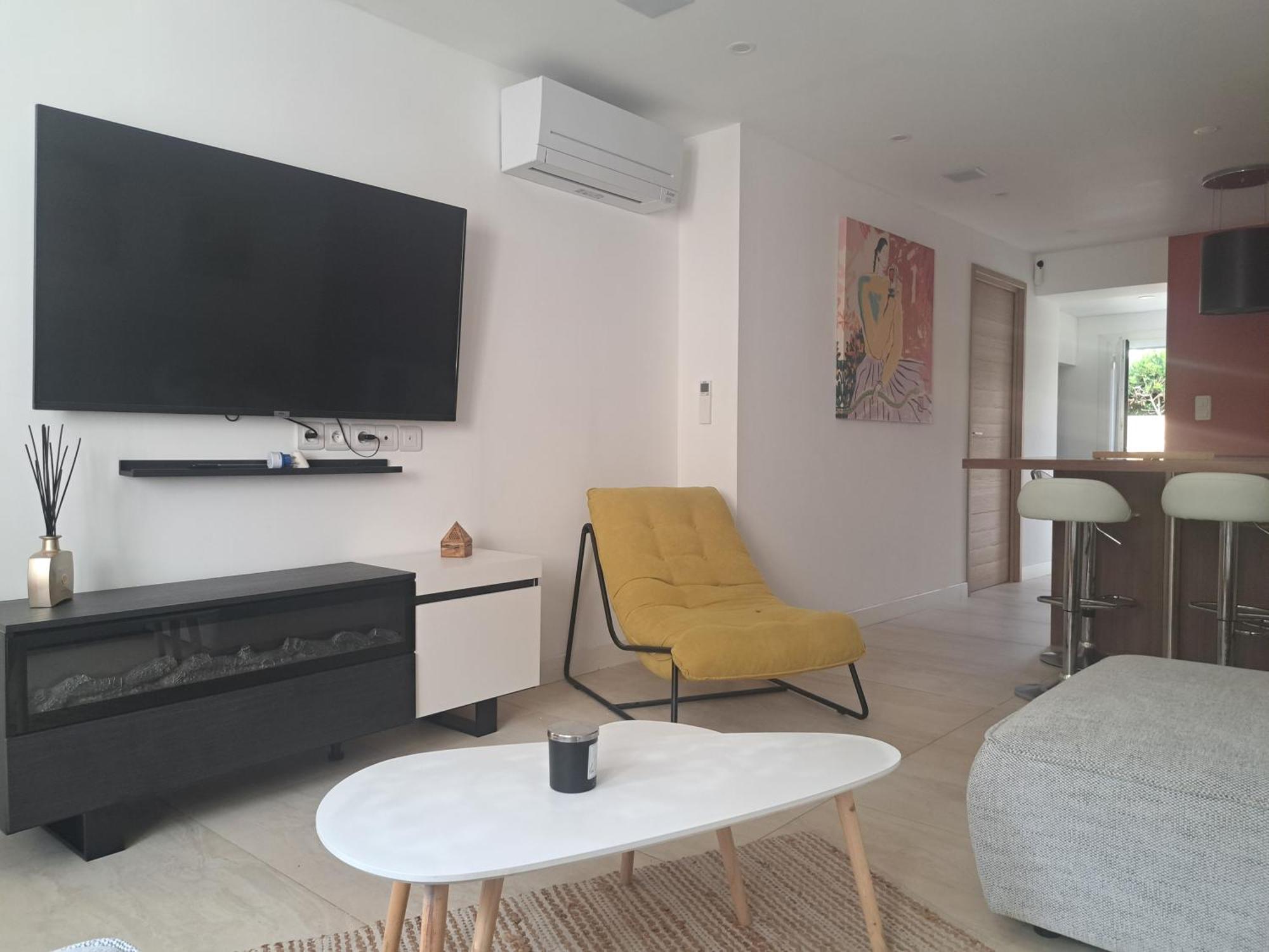 Magnifique Appartement 2 Chambres Avec 50 M2 De Jardin Privatif ラ・クロ 部屋 写真